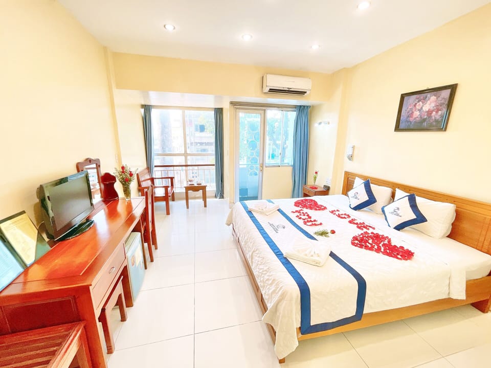 Deluxe Double Room, 1 King Bed, Balcony | Premium bedding, Tempur-Pedic beds, desk, soundproofing