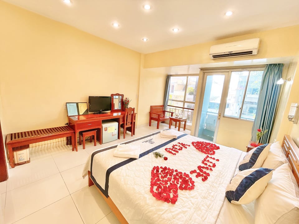 Deluxe Double Room, 1 King Bed, Balcony | Premium bedding, Tempur-Pedic beds, desk, soundproofing