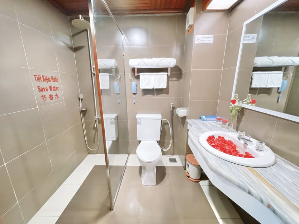 Shower, rainfall showerhead, eco-friendly toiletries, hair dryer