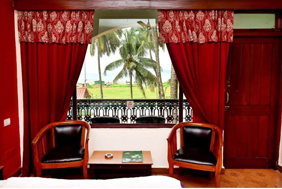 Deluxe Sea View Room | Living area | 32-inch flat-screen TV with cable channels, TV