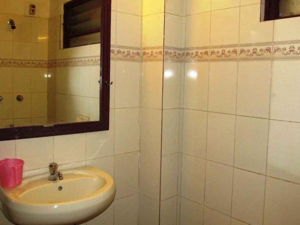 Shower, towels