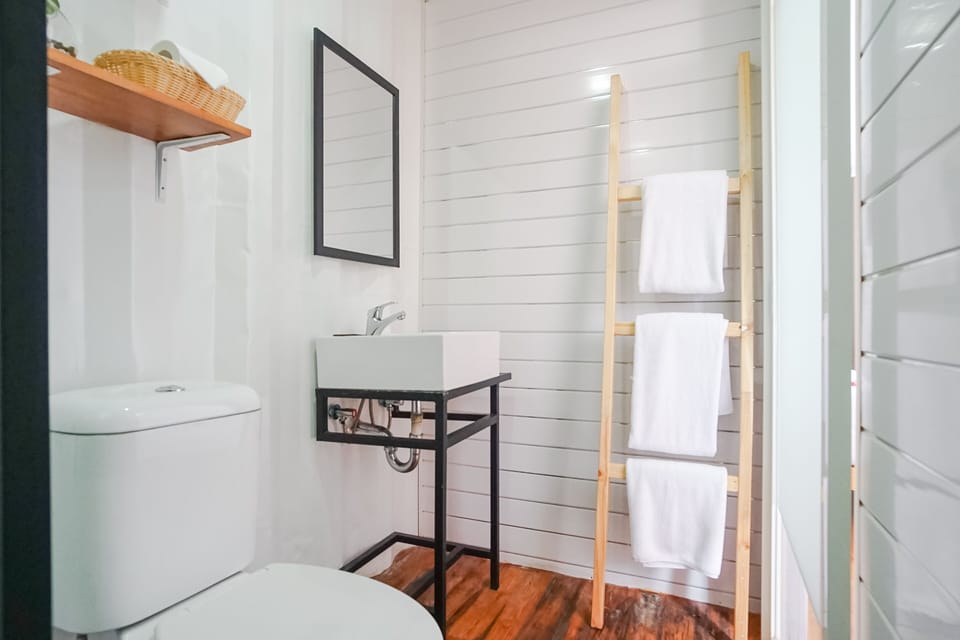 Superior Room | Bathroom | Shower, free toiletries, hair dryer, towels