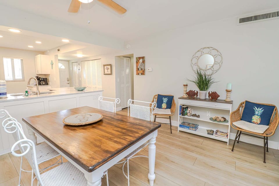 St. Augustine Beach Rentals Dining Room