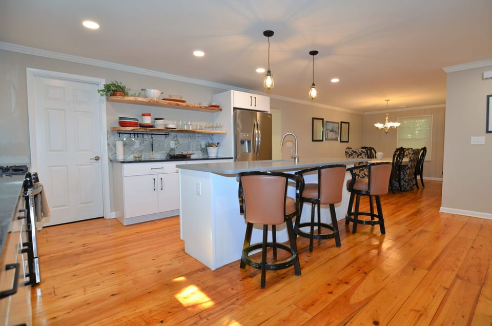 Kitchen with Breakfast Bar