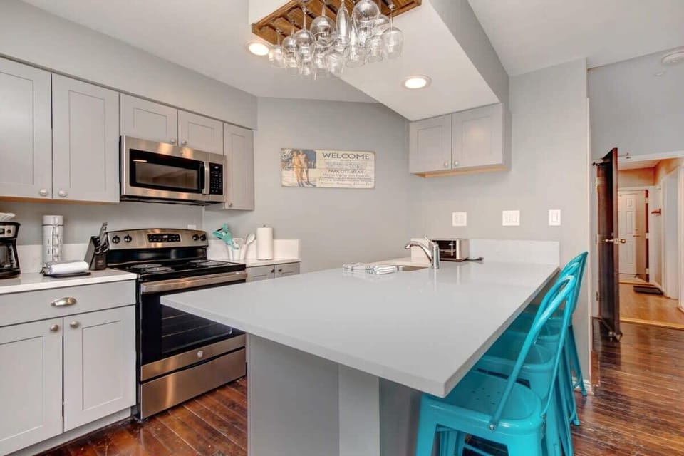 Loads of light, stainless steel appliances and stylish finishes are found throughout the kitchen. Featuring appliances from a blender to a slow cooker, you will find it an ideal location for whipping up a meal.