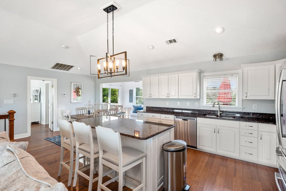 KH9527: Worthington Lane | Top Level Kitchen