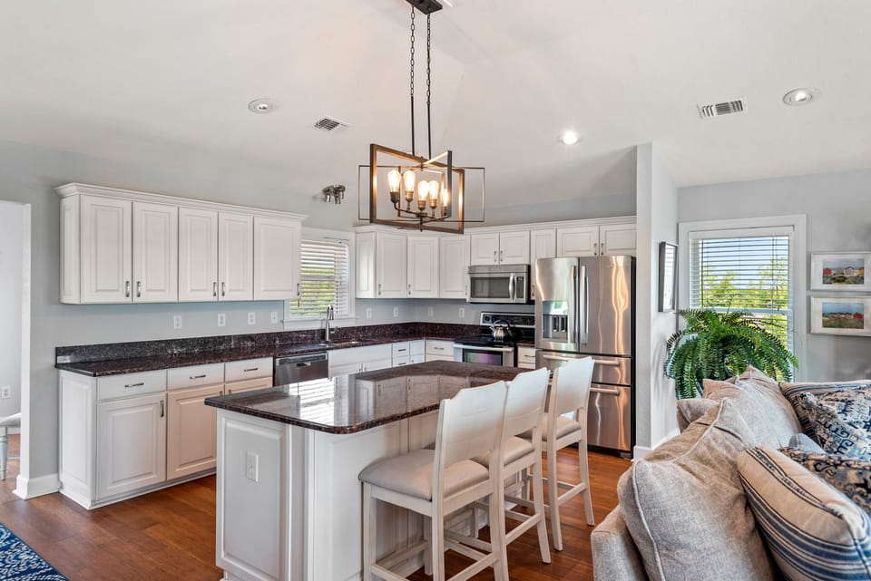 KH9527: Worthington Lane | Top Level Kitchen