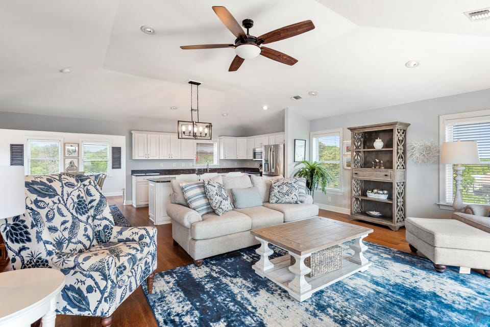 KH9527: Worthington Lane | Top Level Living Area