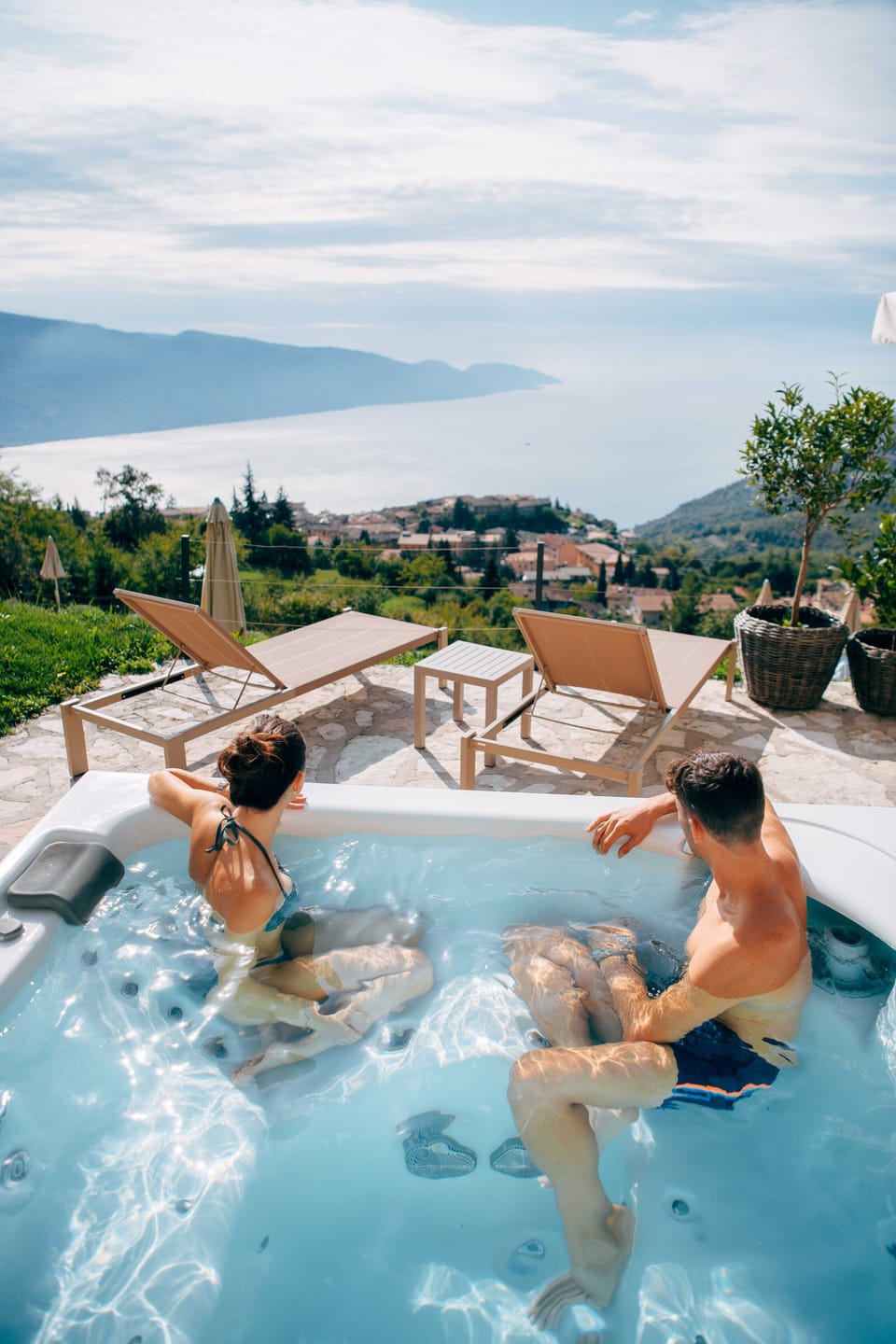 Outdoor spa tub