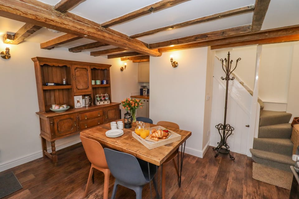 Cottage | Interior