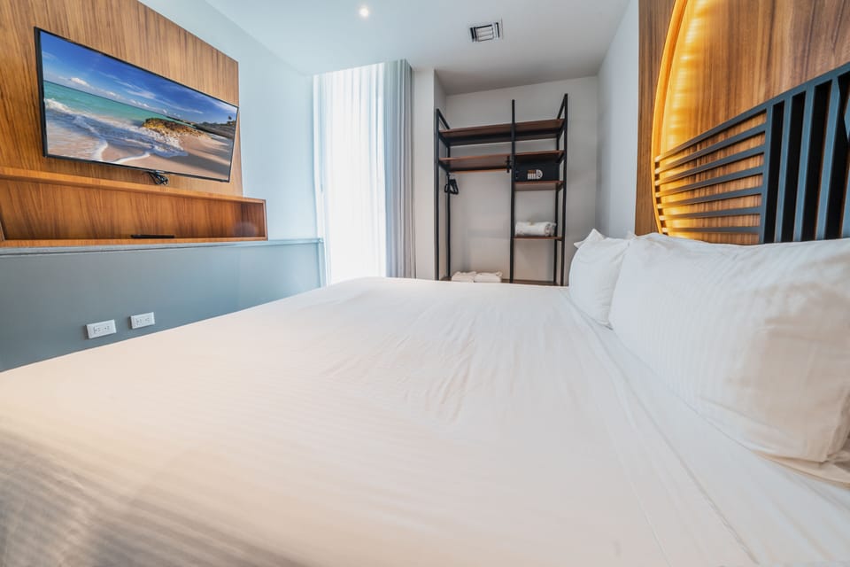 Design Condo | 2 bedrooms, in-room safe, blackout drapes, free WiFi