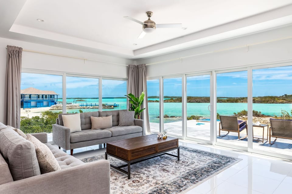 Living room faces the water, cool breeze, stunning views
