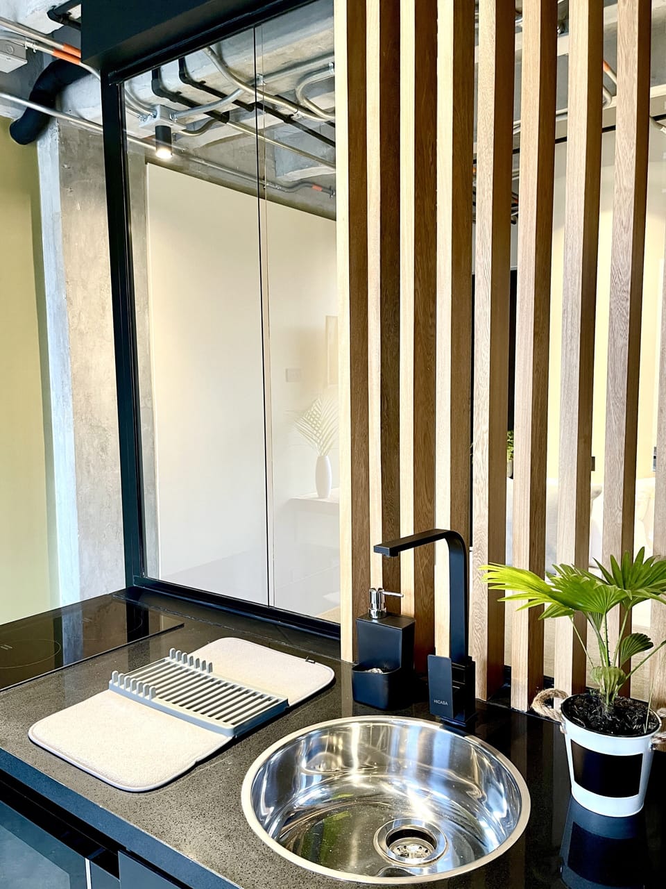 Signature Studio Suite | Private kitchen