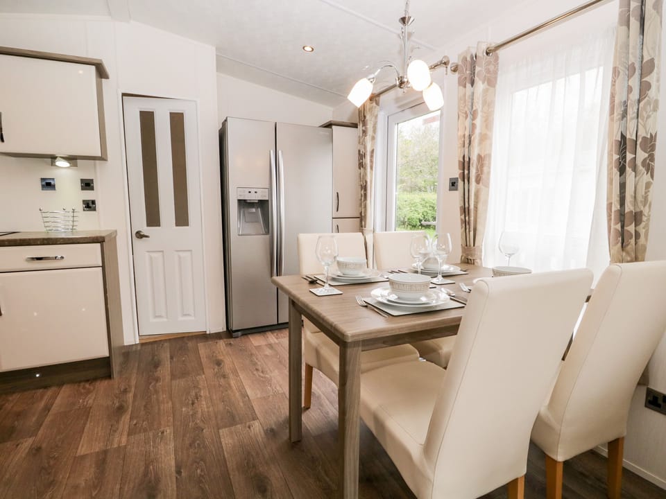 Cottage | Private kitchen | Fridge, dishwasher, electric kettle, toaster