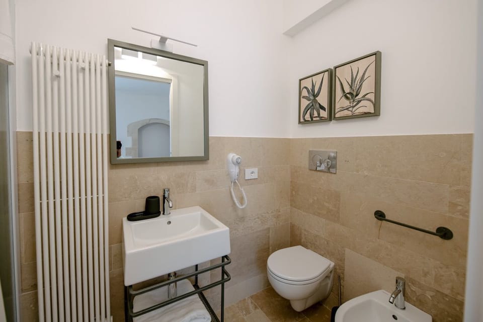 Superior Double Room | Bathroom