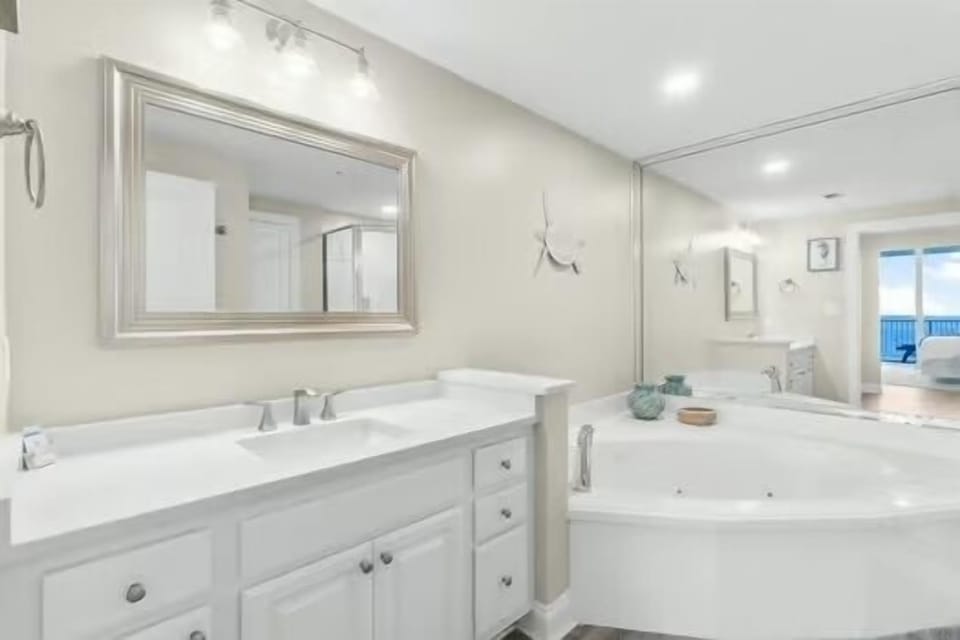 2nd vanity in Master bath