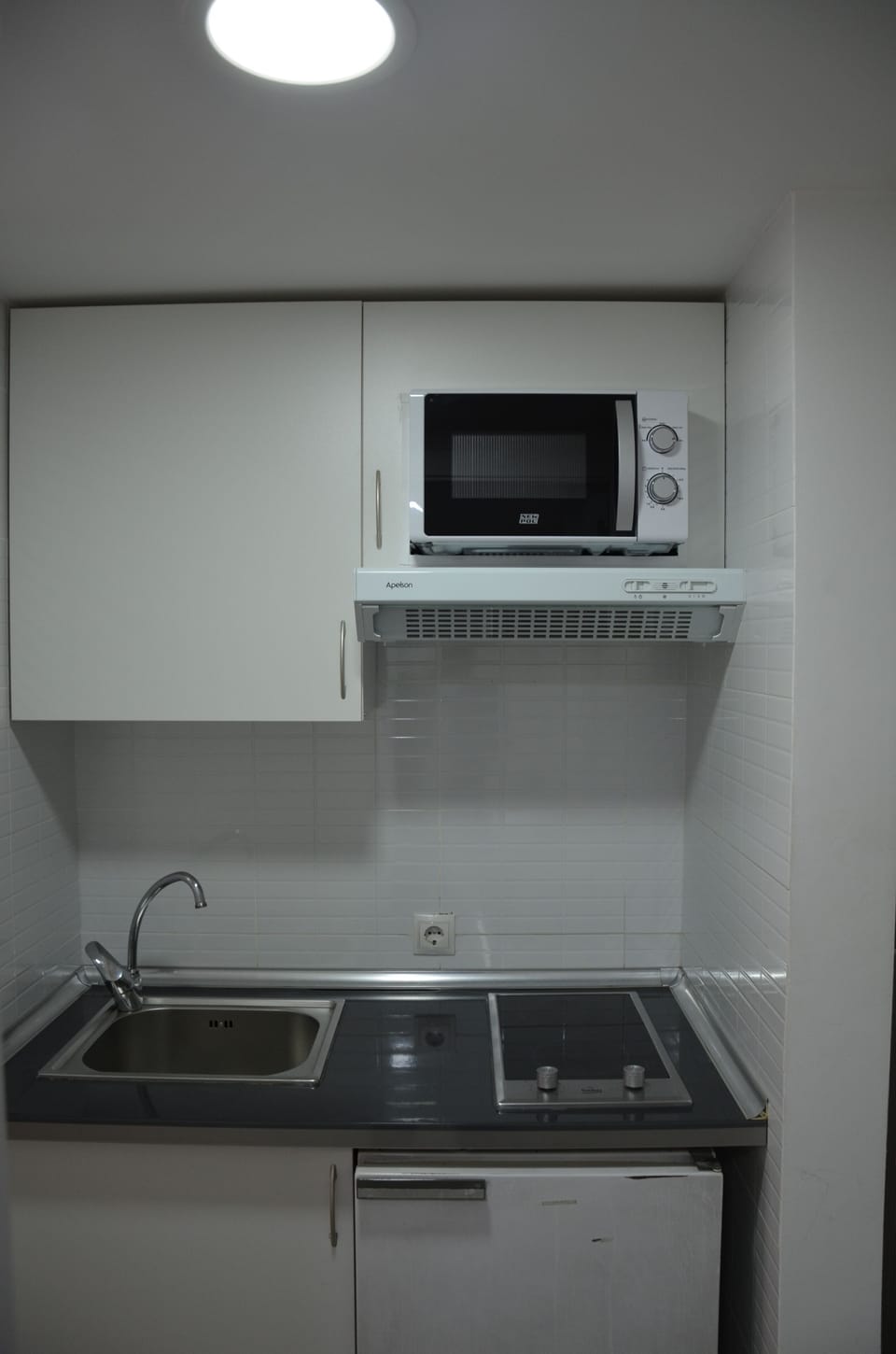 Superior Double Room | Private kitchen | Fridge, microwave, stovetop, cookware/dishes/utensils