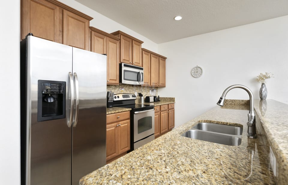 Get inspired in our well-equipped kitchen with a double sink.