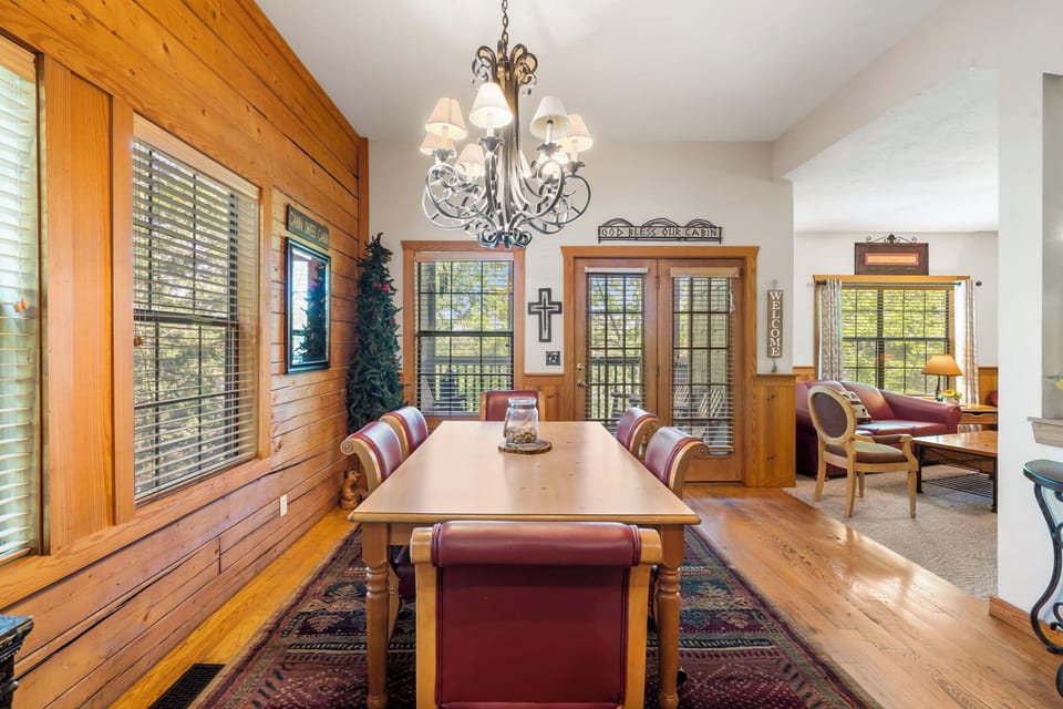 Dining Area, Deck Access