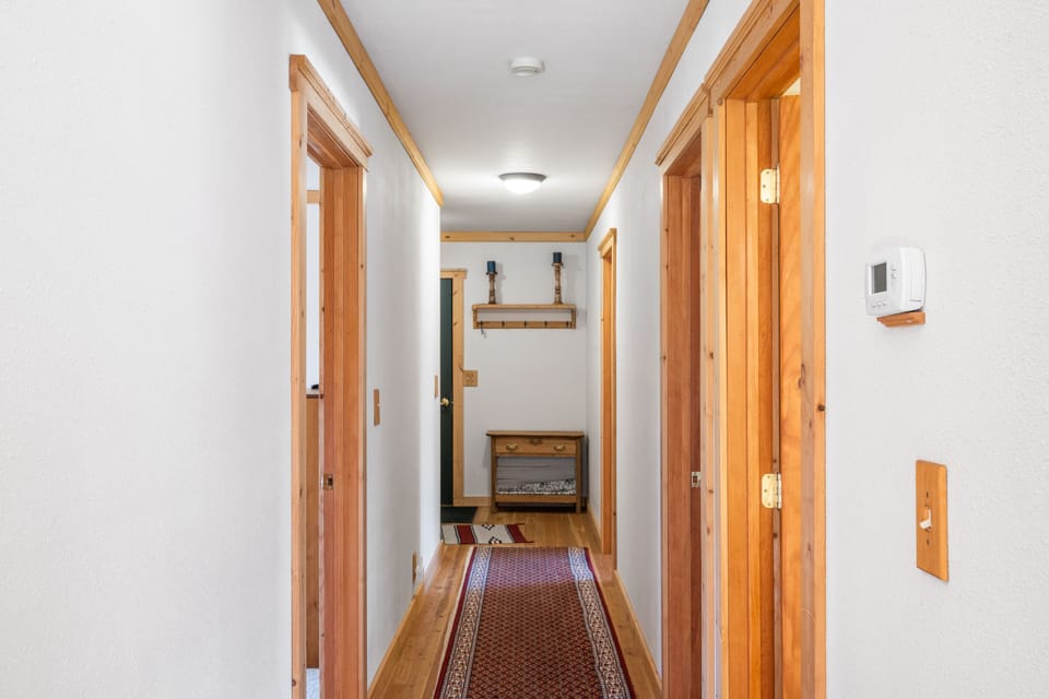 Cabin | 3 bedrooms, iron/ironing board, free WiFi, bed sheets