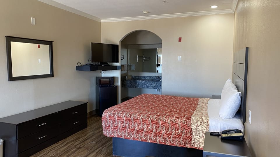 Basic Single Room | Blackout drapes, iron/ironing board, free WiFi, bed sheets