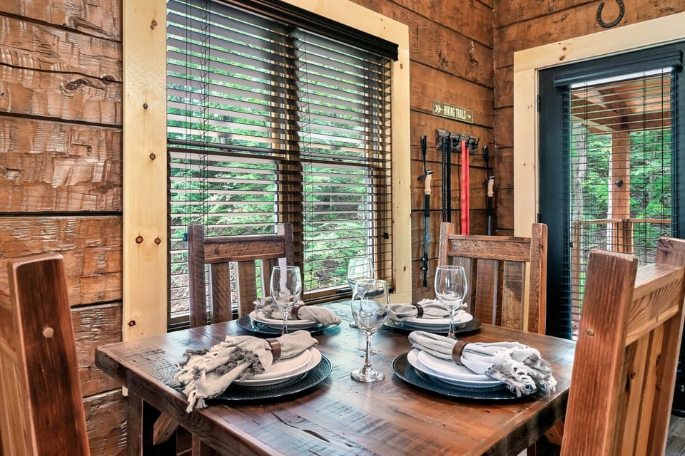 Dining area, seating for 4 at the table and 3 more at the bar.