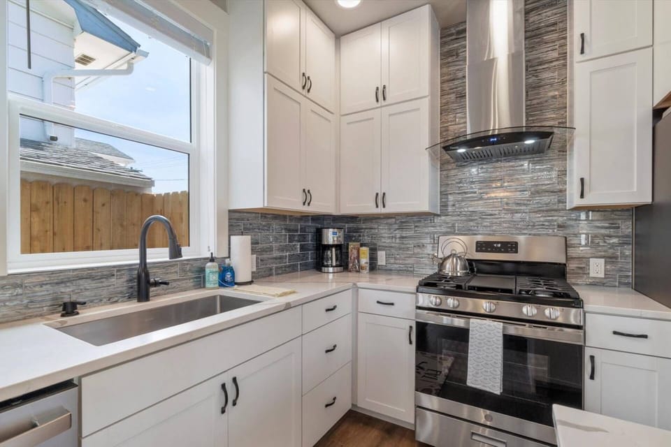 Fully equipped kitchen has EVERYTHING you need to make a glorious meal!