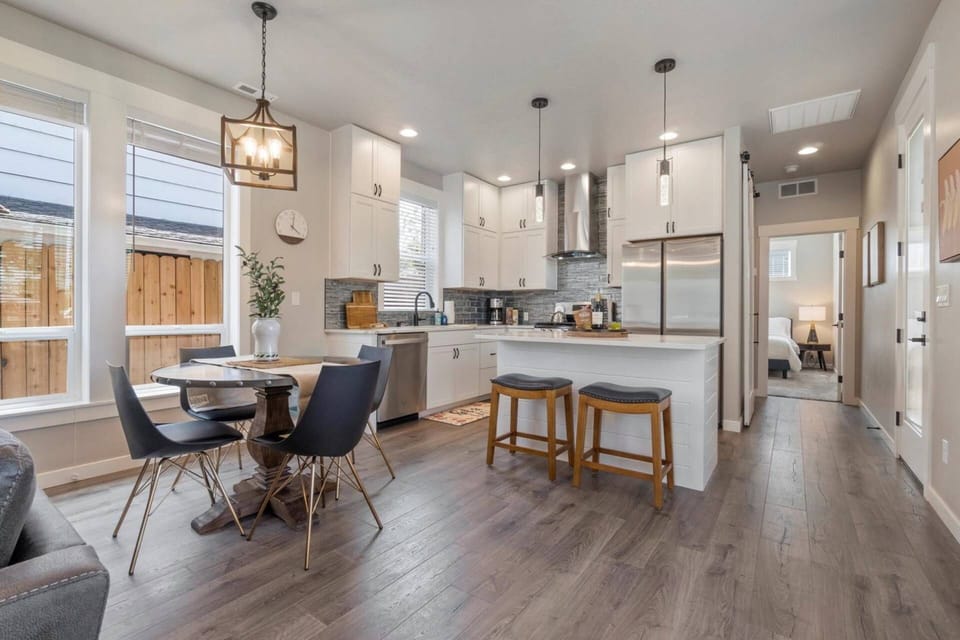 Eat with friends and family in the spacious eat-in kitchen area