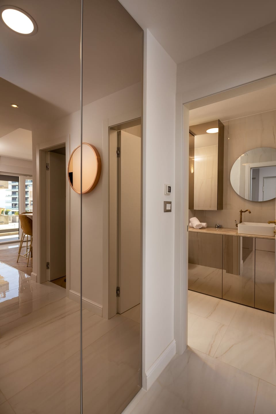 Apartment | Bathroom | Shower, hair dryer, towels, soap
