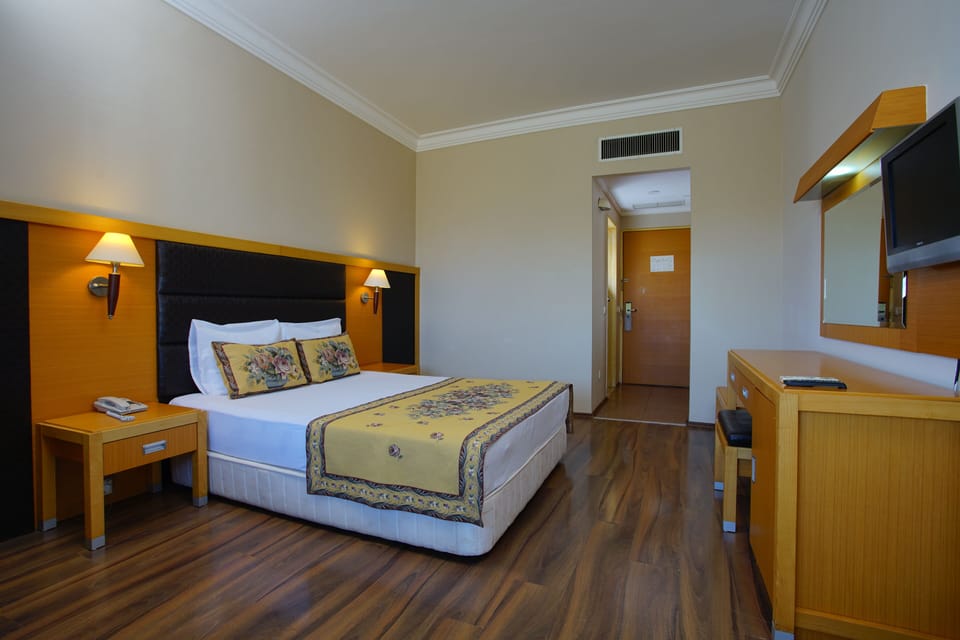 Standard Double or Twin Room, Mountain View | Bed sheets