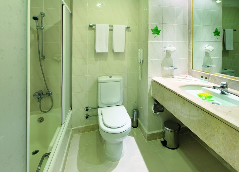 Bathtub, hair dryer, towels, shampoo