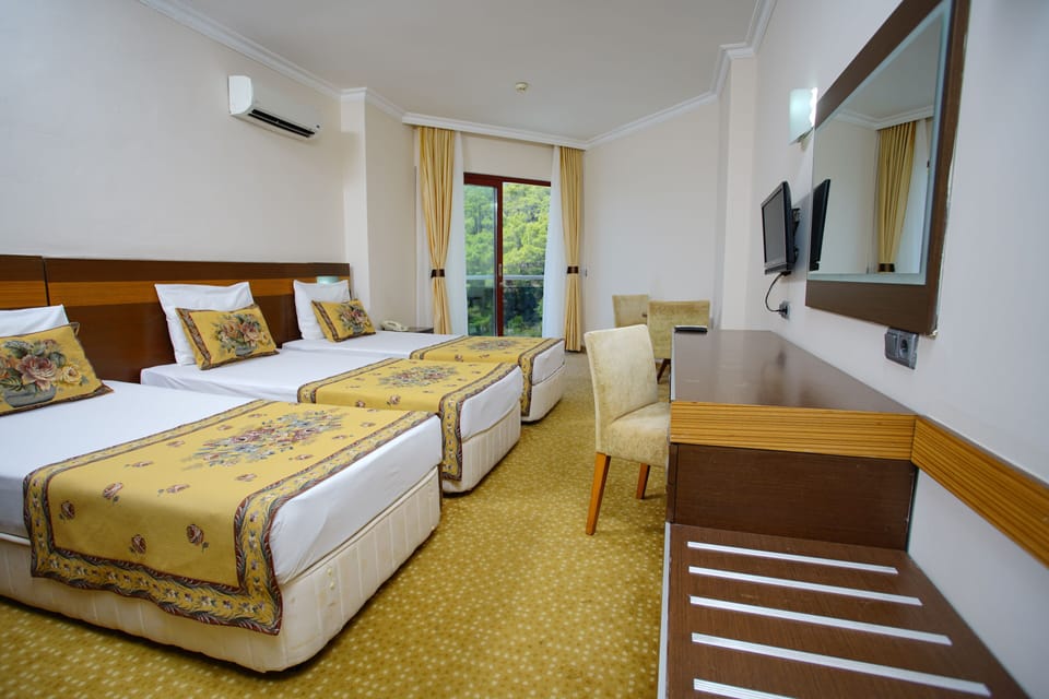 Standard Triple Room | Bed sheets