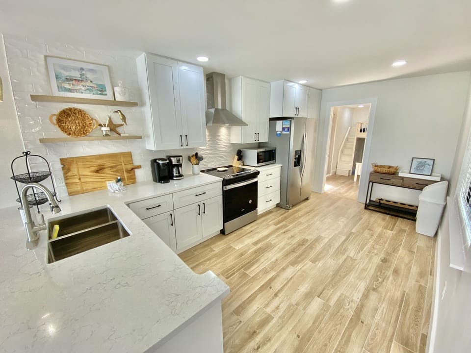 Fully-stocked, updated Kitchen
