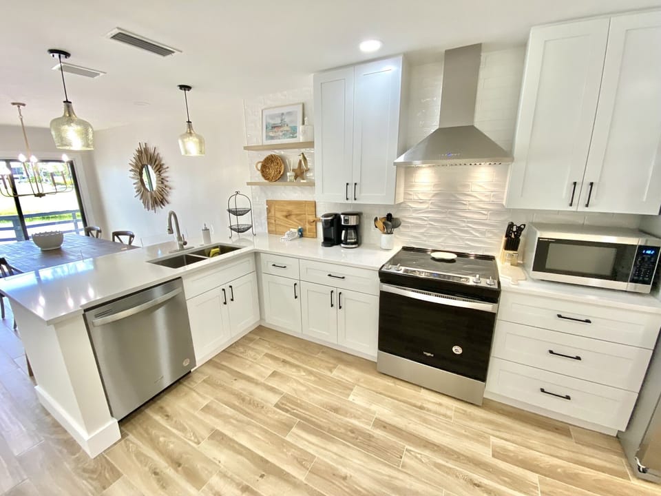 Fully-stocked, updated Kitchen