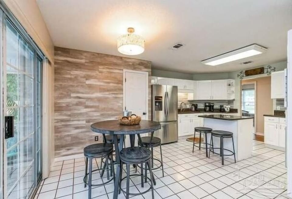 House, 3 Bedrooms | Dining