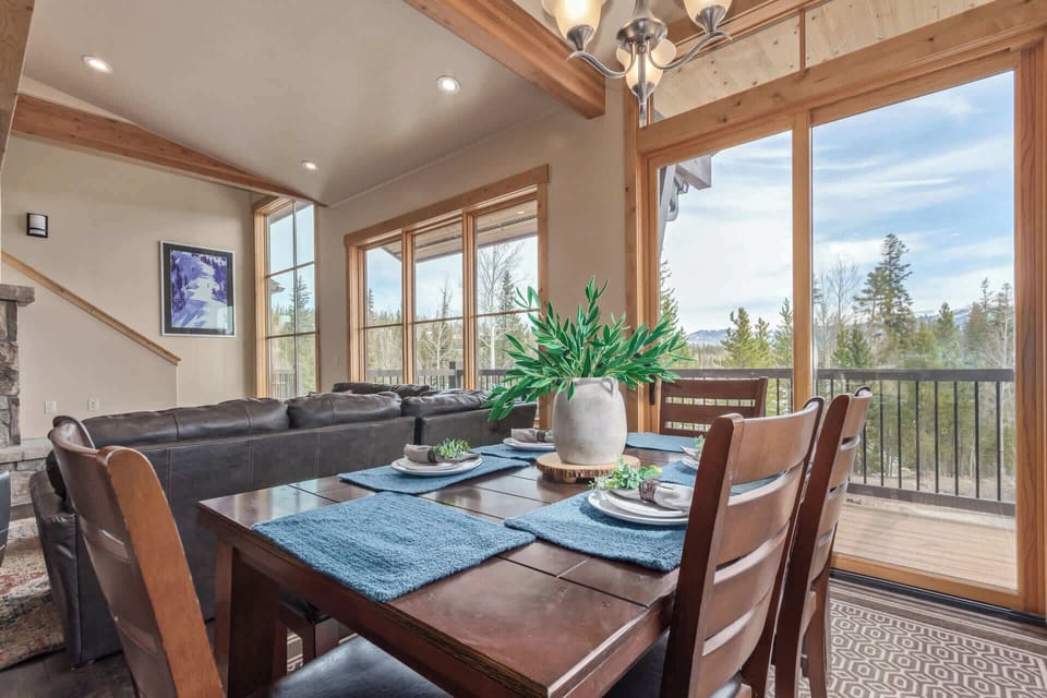 The elegant dining area features breathtaking nature views, close proximity to both the kitchen and living areas and seating for six. A bar area bridging the kitchen and dining areas seats another four.