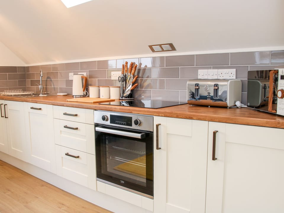 Cottage | Private kitchen | Fridge, microwave, dishwasher, electric kettle