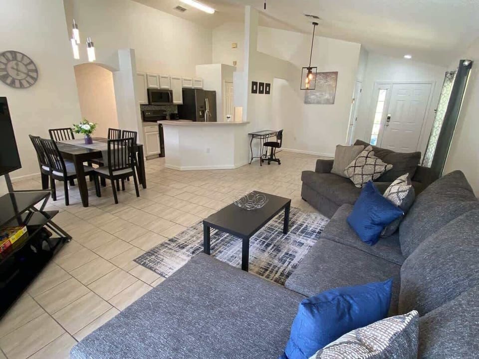 LivingRoom1.jpeg