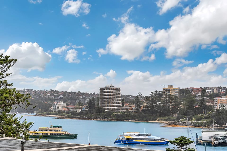 Views of the harbour and Manly ferries from this apartment.