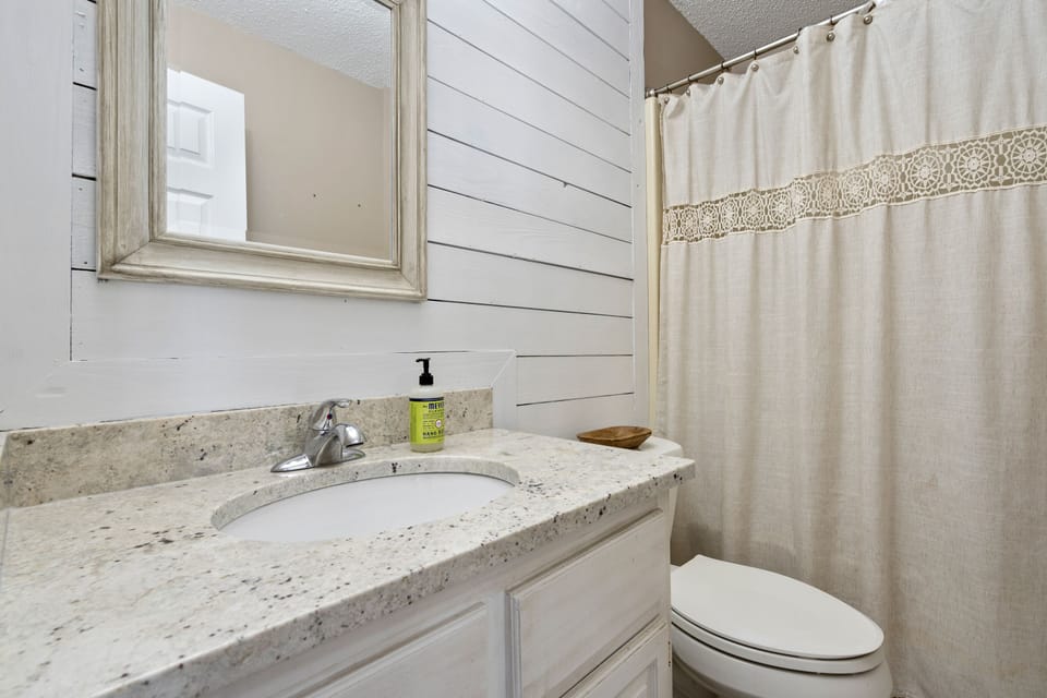1st Guest Bathroom 