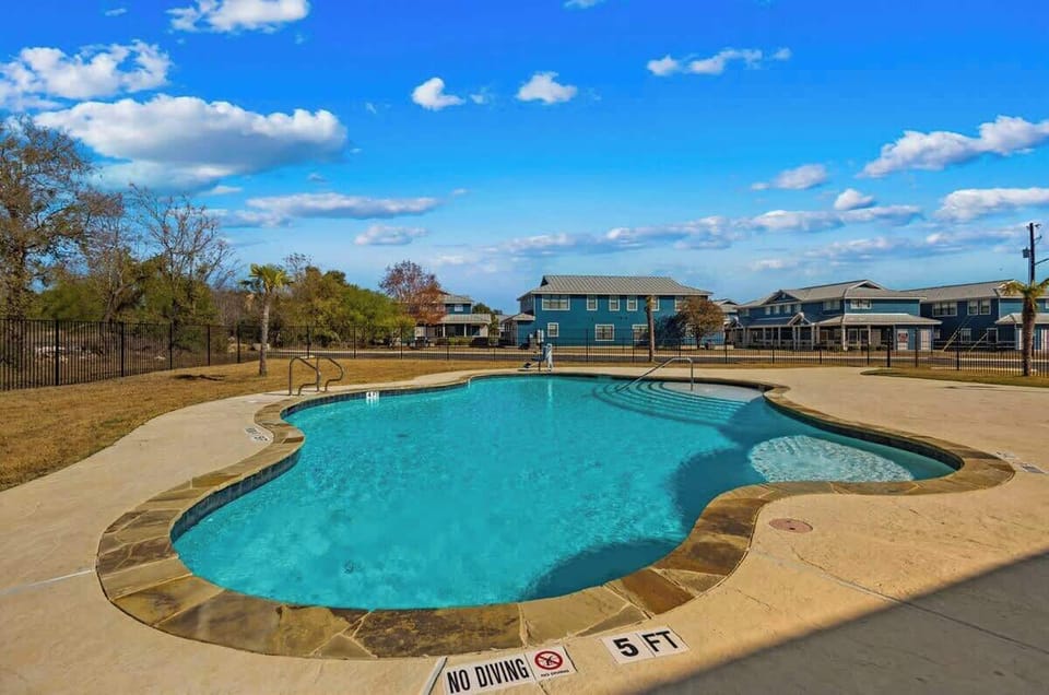 Community pool