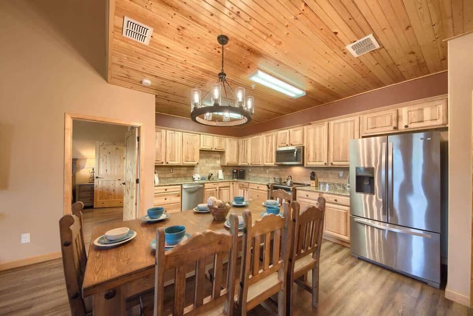 Beautiful kitchen/dining area!