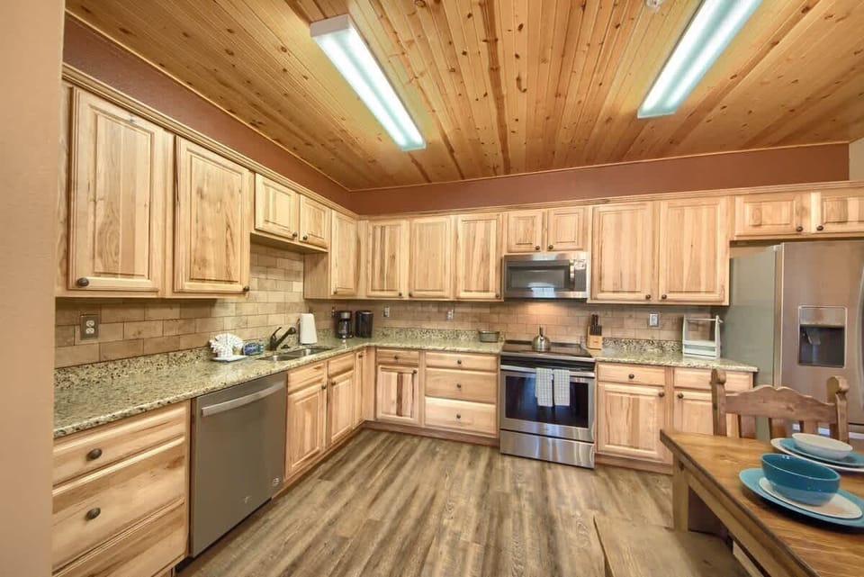 Fully stocked kitchen!
