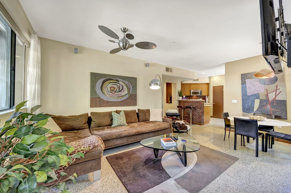 K0376 - Living Room Area