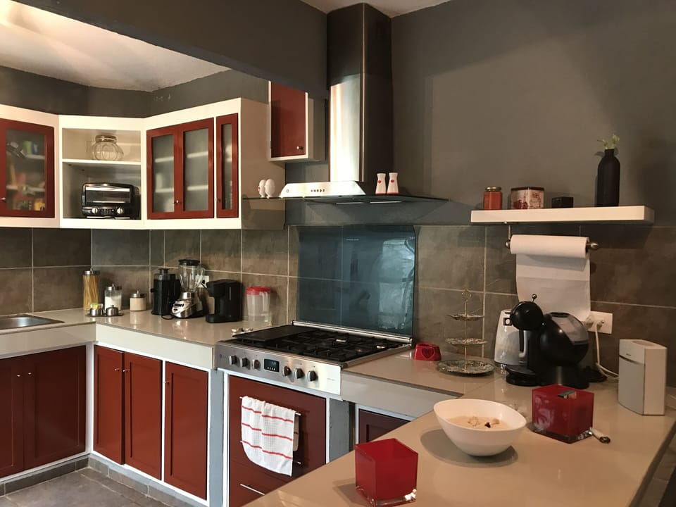 Coffee/tea maker, dining tables