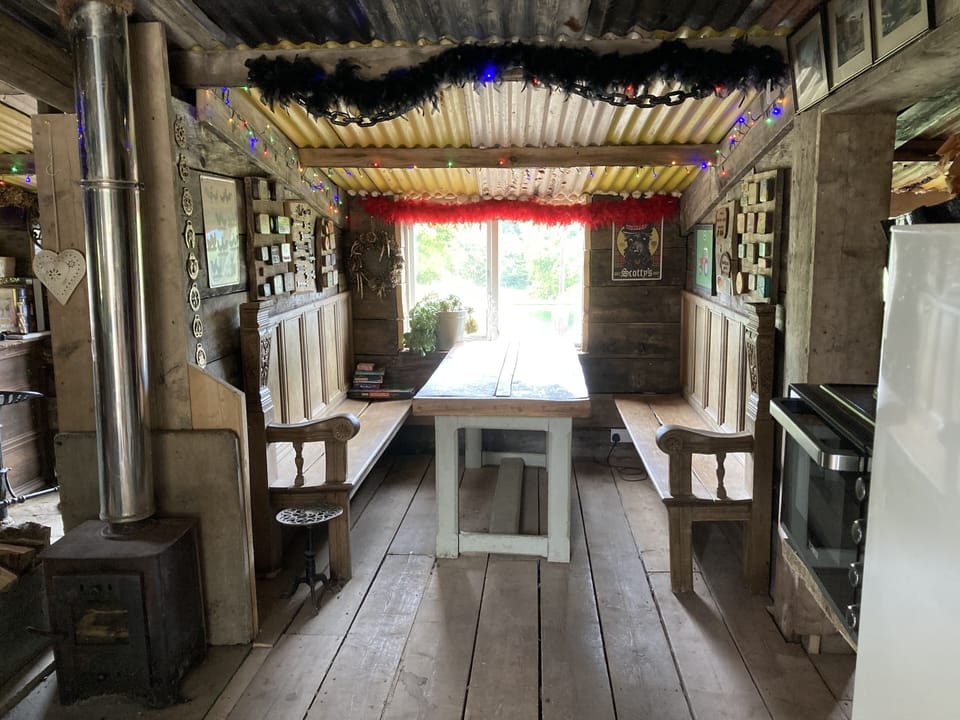 Outstandingly Situated Cosy Shepherds Hut Cabin in Forest of Dean