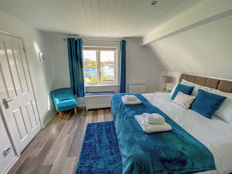 Large master bedroom, supering-size bed and en-suite