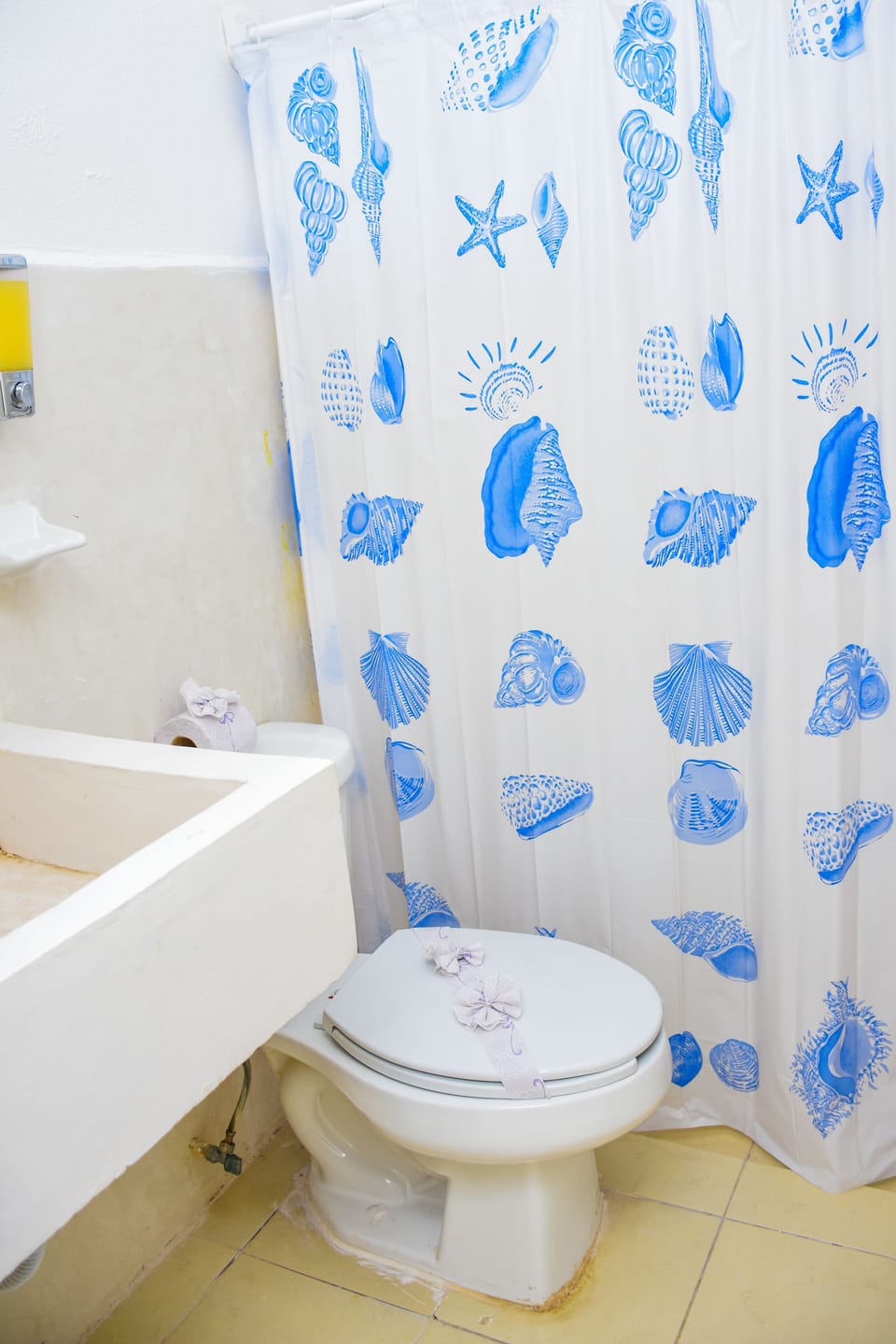 Economy Double or Twin Room | Bathroom | Shower, towels, soap, shampoo