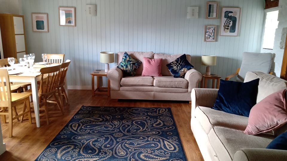 Old Hop Kiln lounge/dining area