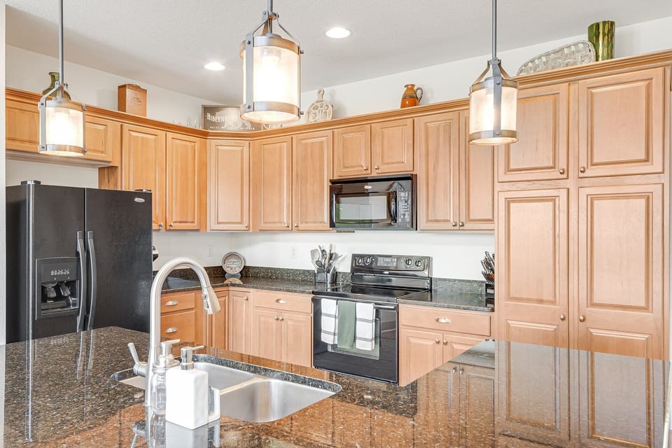 Enjoy this clean kitchen for all your cooking needs.